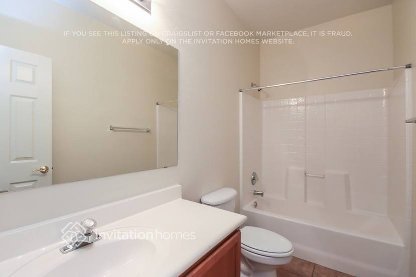 Building Photo - 2593 E Riviera Dr