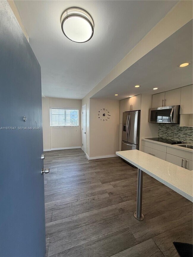 Building Photo - 1340 Lincoln Rd