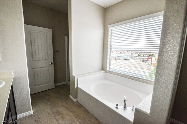 Building Photo - 9422 Sand Tiger Ave