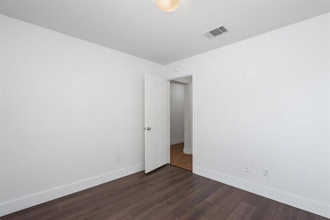 Building Photo - 1015 Glen Meadow Cove