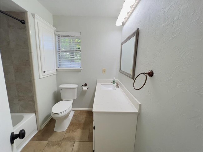 Building Photo - 11800 Kingsridge Terrace