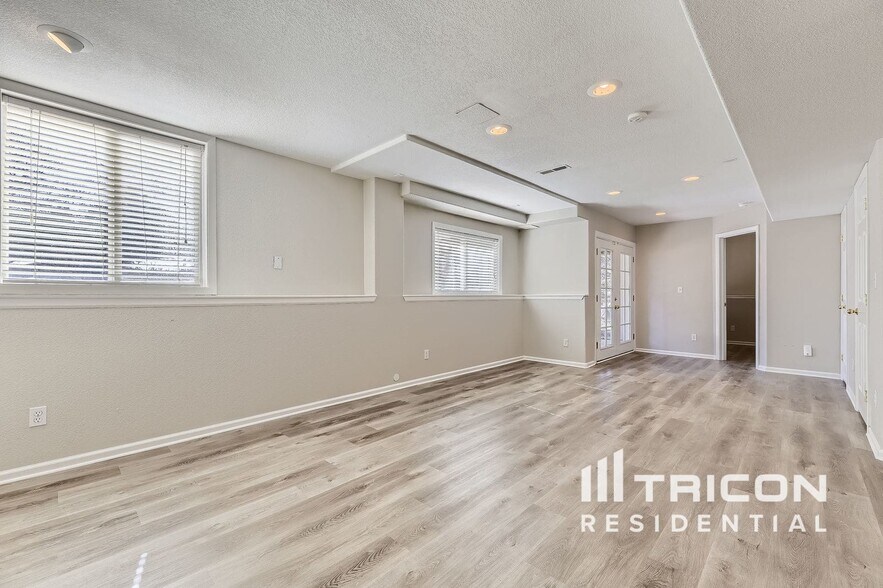 Building Photo - 9734 E Villasur Ct
