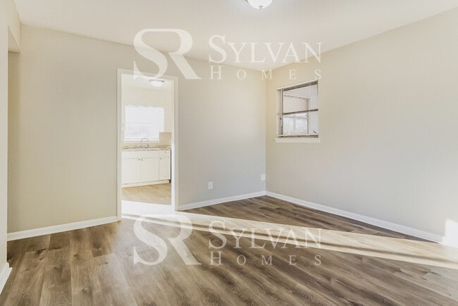 Building Photo - Carve Out a Great Life Here!