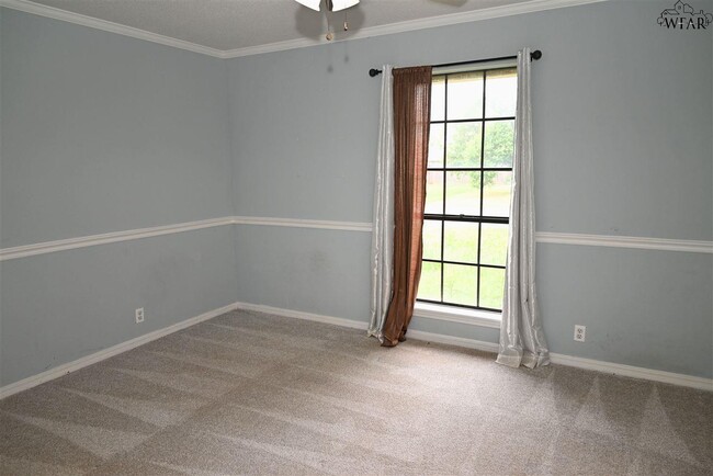 Building Photo - 907 Sugarbush Ln