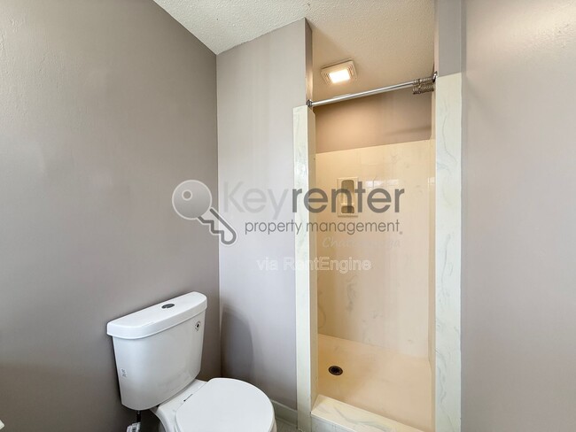 Building Photo - 4627 Hillmont Ln