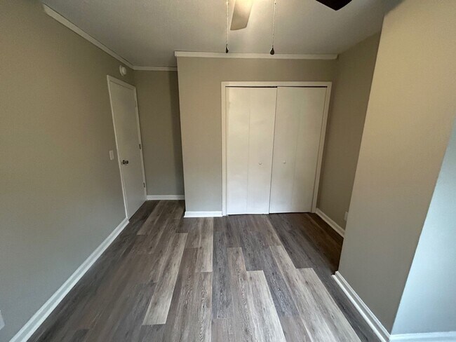 Building Photo - 240 Jamil Rd