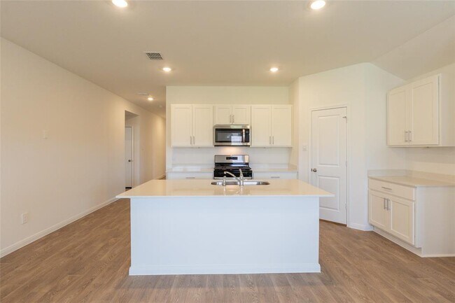 Building Photo - 224 Las Lomas Dr