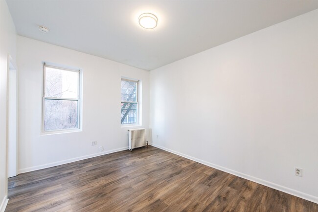 Building Photo - 6114 Highland Pl