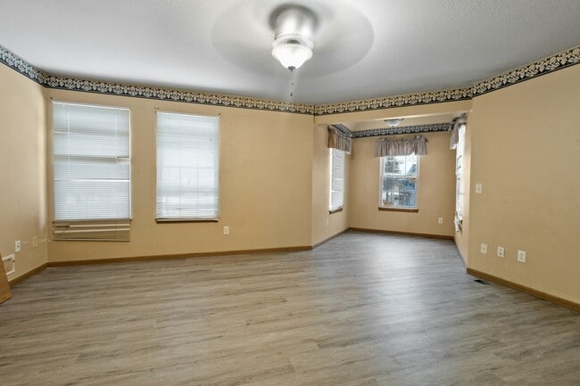 Building Photo - 834 Baker St