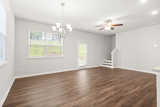 Building Photo - 4 Bed 2.5 Bath home in Gainesville! Retreat at Chicopee