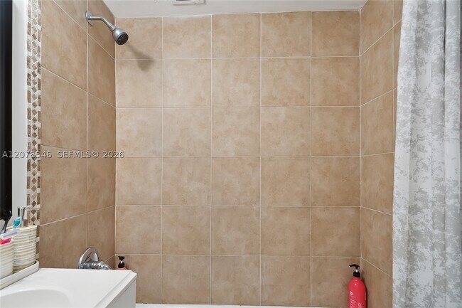 Building Photo - 6484 Indian Creek Dr