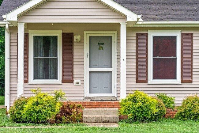 Building Photo - 135 E St