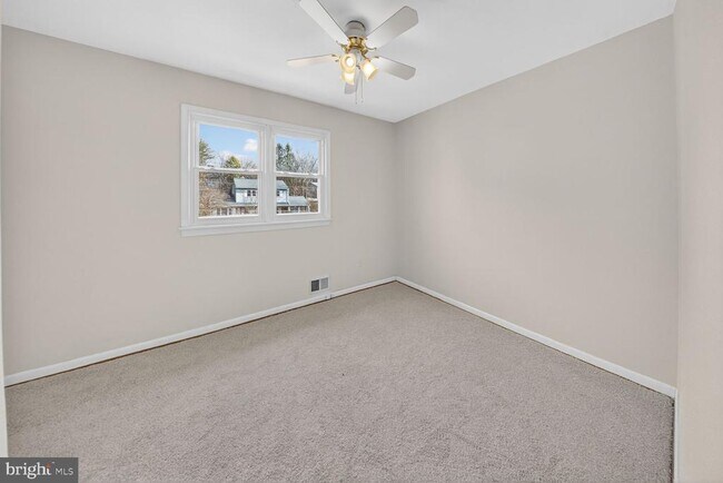 Building Photo - 2890 Balmoral Dr