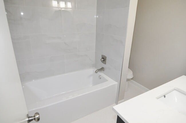 Building Photo - 132 Navajo Dr