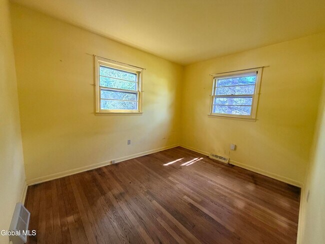 Building Photo - 5 Blue Creek Ln