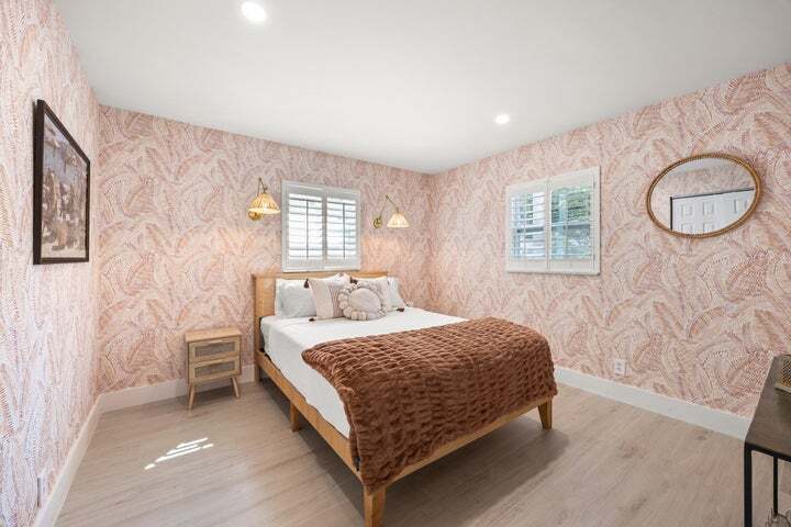 Building Photo - 1096 SW 27th Ave