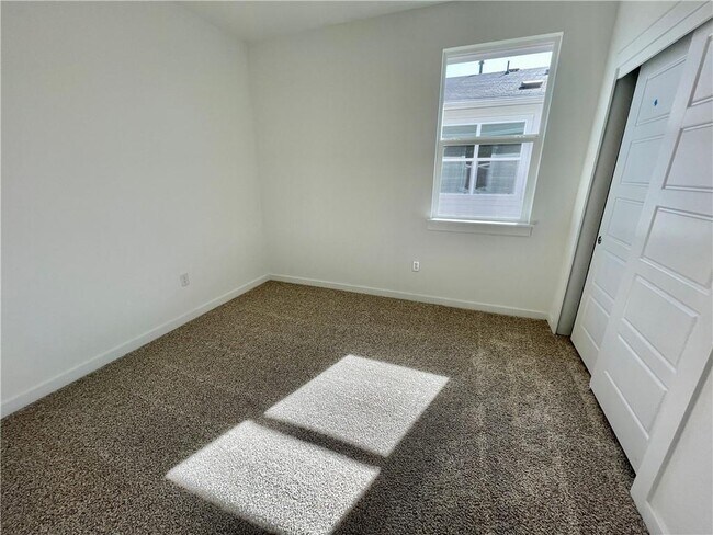 Building Photo - 3025 Egan Dr