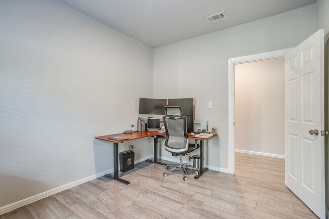 Building Photo - 8924 Lantana Meadow Dr