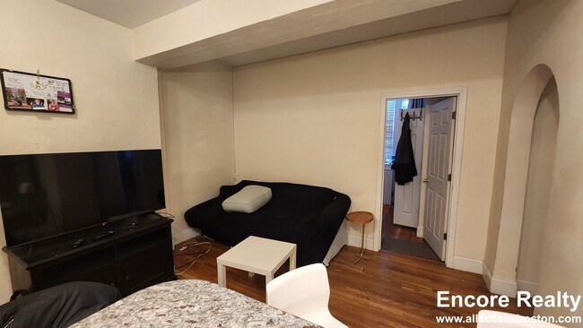 Building Photo - 2001 Commonwealth Ave