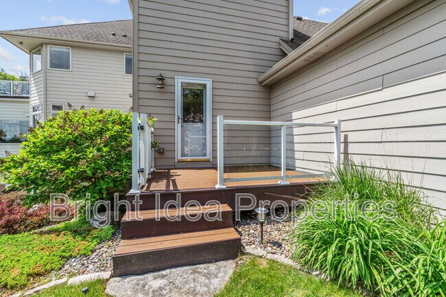 Building Photo - 6210 Deerwood Cir N