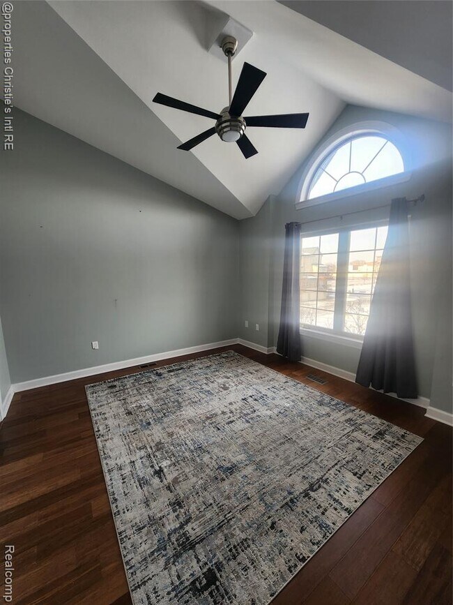 Building Photo - 35 Adelaide St