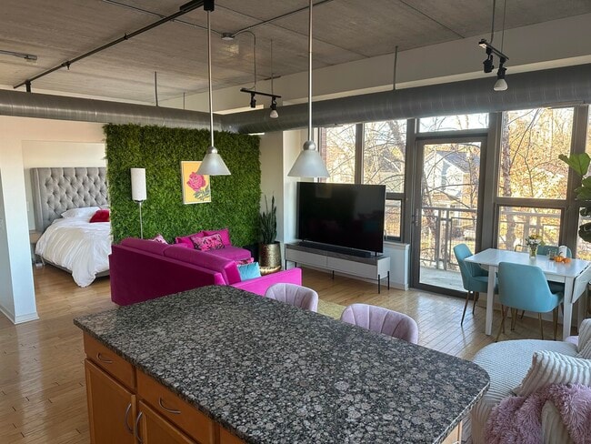 Building Photo - 315 2nd St