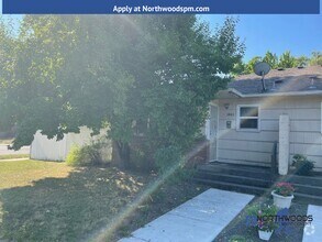 Building Photo - Charming 2 Bedroom/1 Bath duplex with smal...