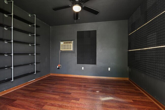 Building Photo - 14621 Lantern Dr
