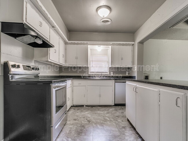 Building Photo - 1321 NW 82nd St