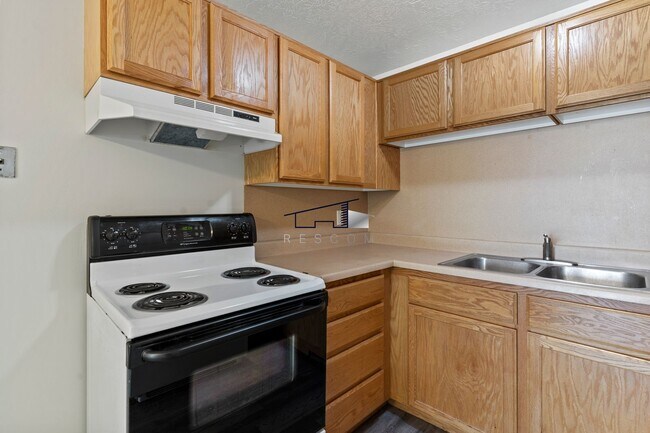 Building Photo - 350 E
