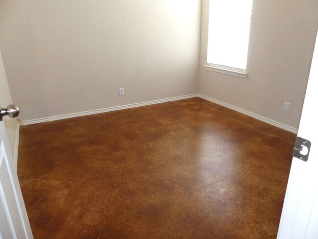 Building Photo - PRICE DROP !!