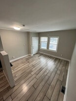 Building Photo - 106 N Main St