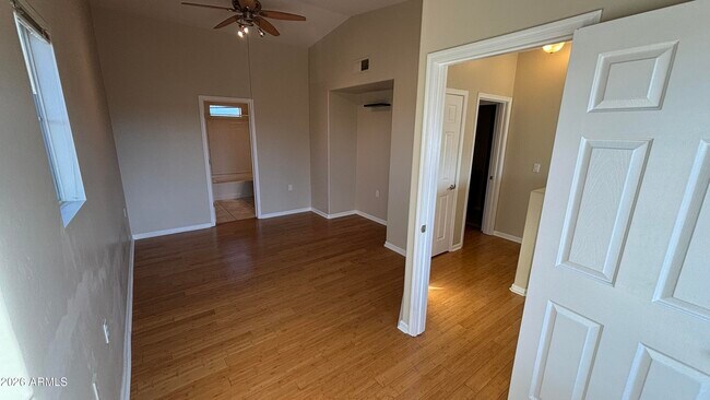 Building Photo - 1920 E Bell Rd