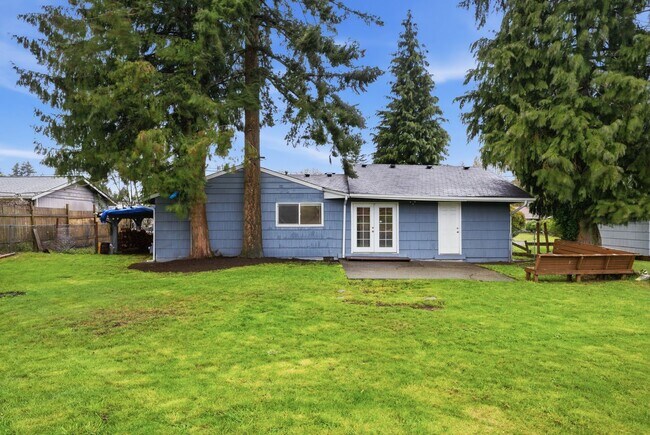 Building Photo - 3 BD | 2 BA Home with Great Backyard & Fireplace