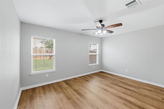 Building Photo - 1326 Amy Dr