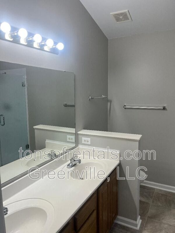 Building Photo - 7 Stonington Way
