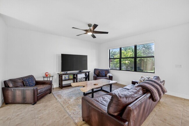 Building Photo - 4651 Pinehurst Trl E