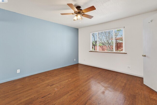 Building Photo - 1450 Kolln St