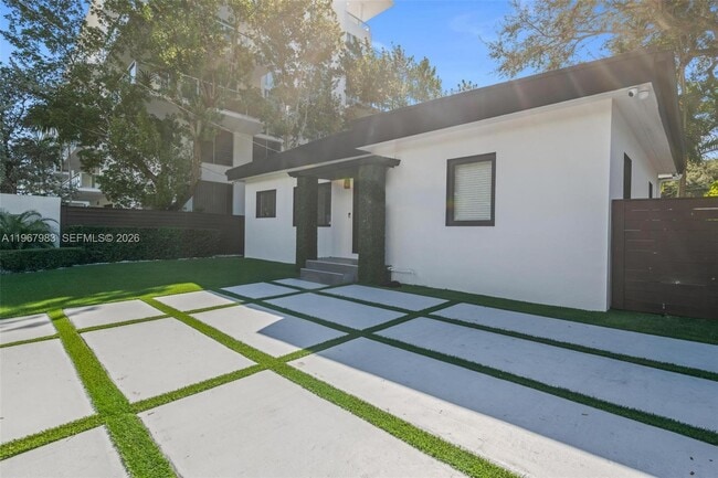 Building Photo - 710 NE 62nd St