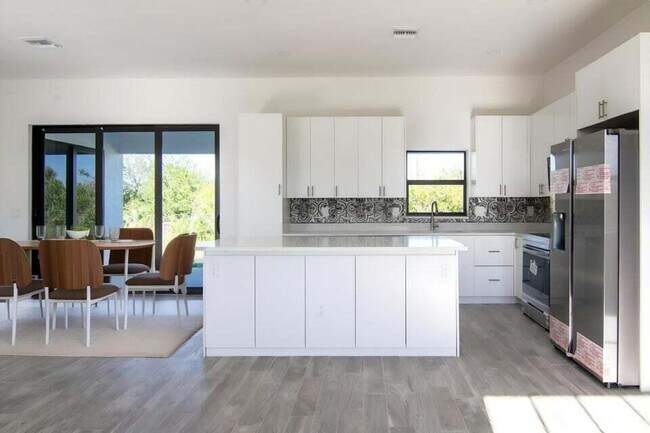 Building Photo - 8126 Thruso Rd