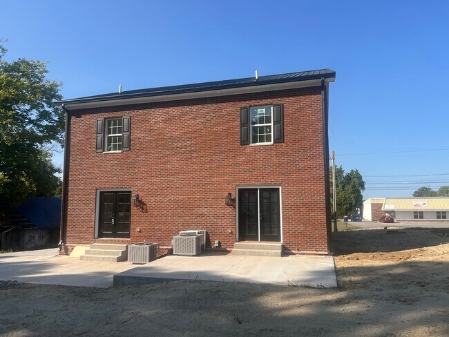 Building Photo - 205 Walker St