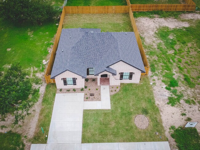 Building Photo - 477 Arboleda Ln