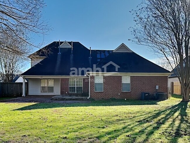 Building Photo - 5767 Lillian Bend Dr