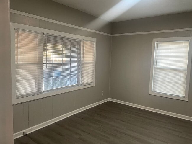 Building Photo - 3 br 1 bath house for rent