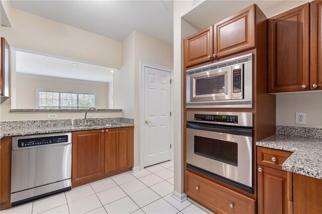 Building Photo - 3275 Lenox Rd NE