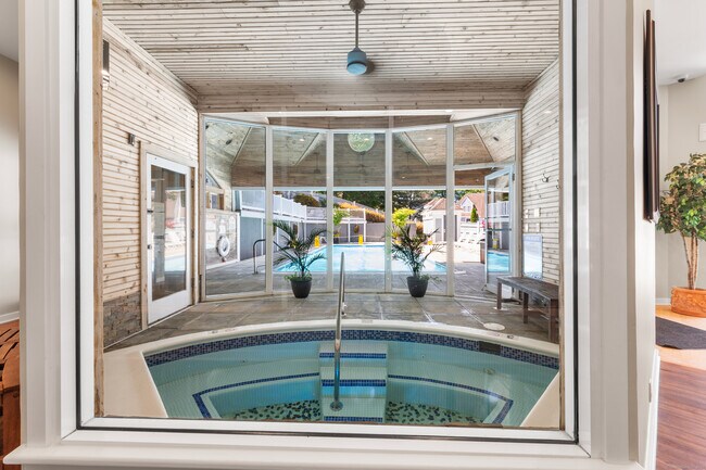 Building Photo - 2124 Old Pond Ln