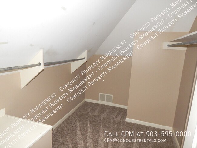 Building Photo - South Tyler! Spacious 3 Bedroom, 2 Bath To...