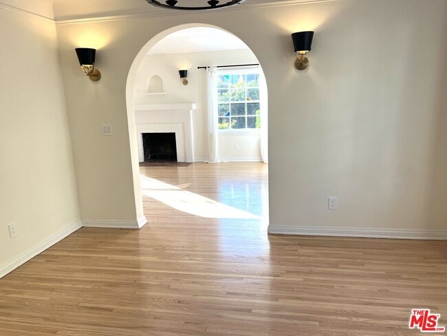 Building Photo - 958 N Vista St