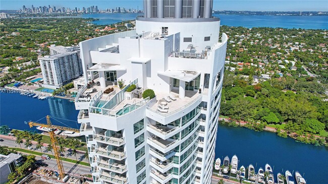 Building Photo - 4401 Collins Ave