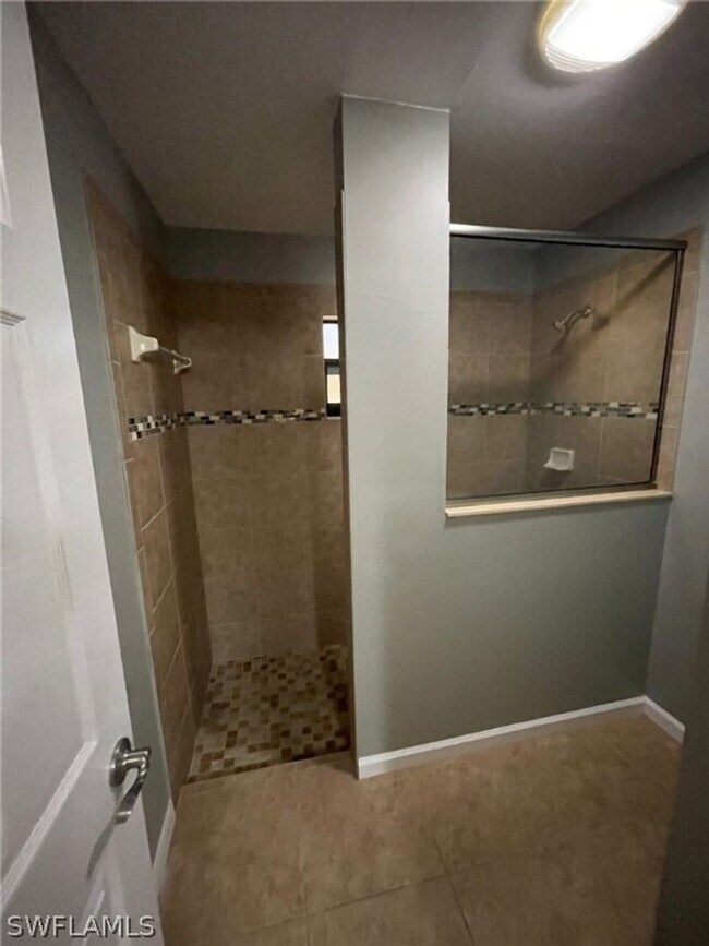 Building Photo - Beautiful 3/2/2- NE Cape Coral- SEE IT TODAY!